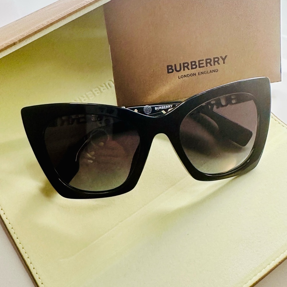 Burberry 52mm Cat Eye Sunglasses *Authentic* - Picture 5 of 15